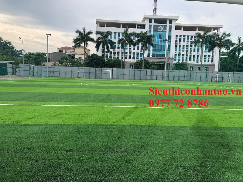 Sân bóng đá Công ty Hoàng Sơn, đường Trần Hưng Đạo, TP Hòa Bình